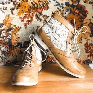 6.5 women’s  Boots